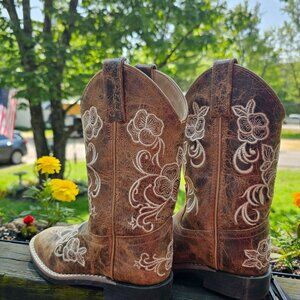 Shyanne Girls' Little Lasy Floral Embroidered Western Boots - Broad Square Toe